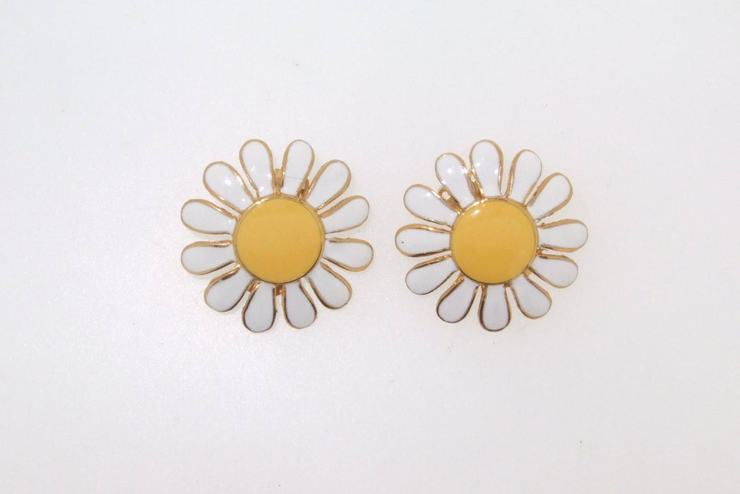 Daisy Earrings Vintage style Yellow and white Enamel Flowers - The Hirst Collection