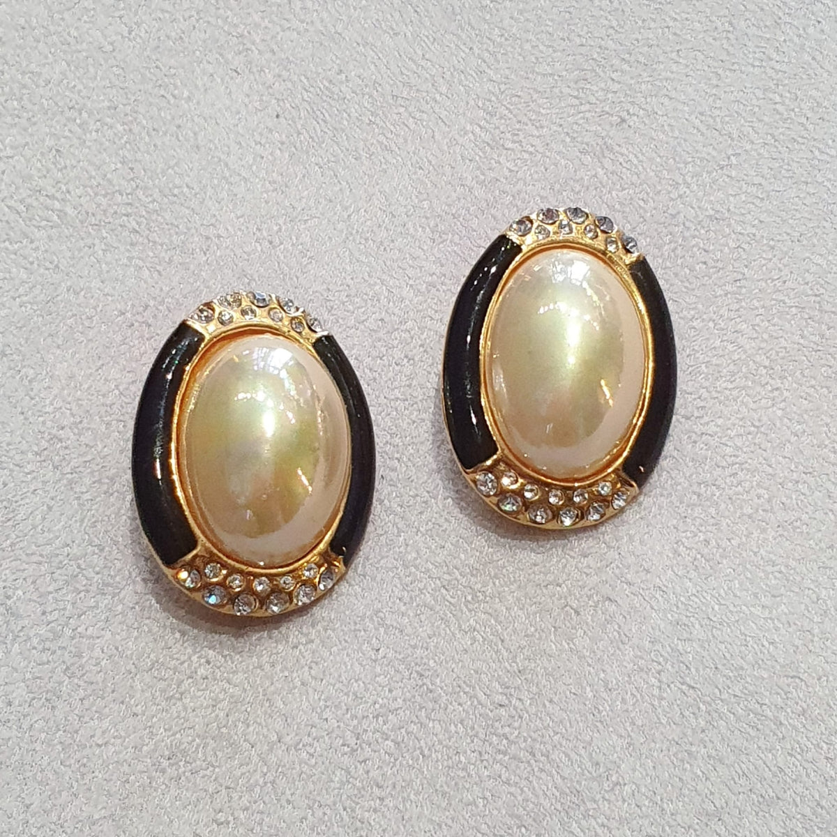 Vintage 2024 Gold Tone Faux Pearl Earring