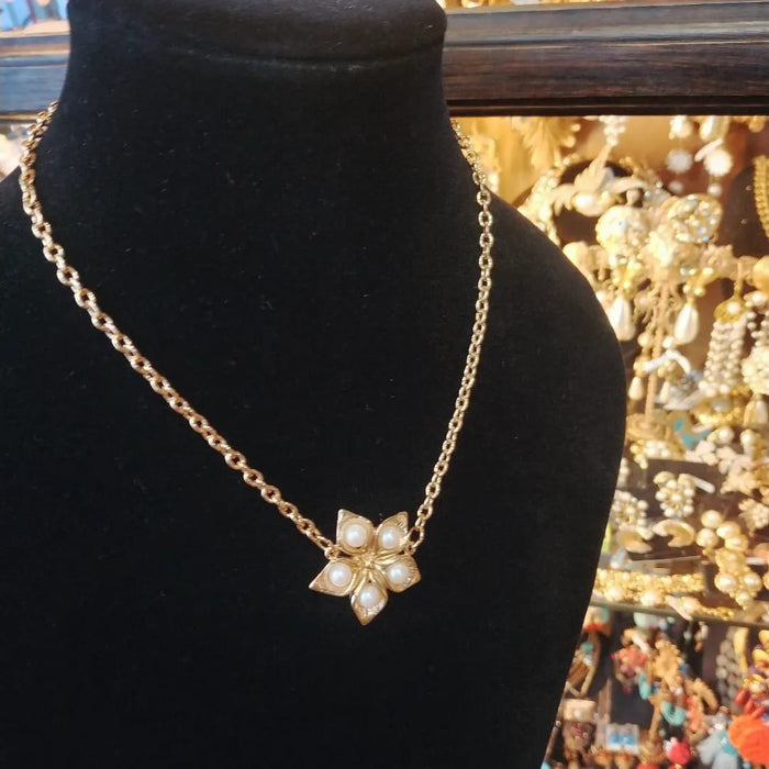 Vintage Cala Lily Floral pendant Necklace
