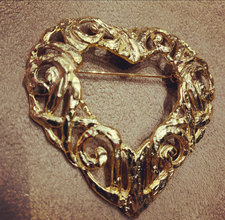 Gold filagree open heart brooch