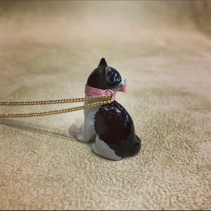 Black and White Cat pendant by And Mary in porcelaine - The Hirst Collection