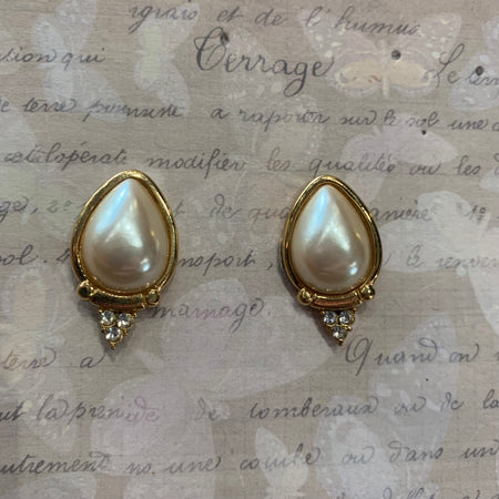 Richelieu Vintage Pearl Oval stud earrings - The Hirst Collection