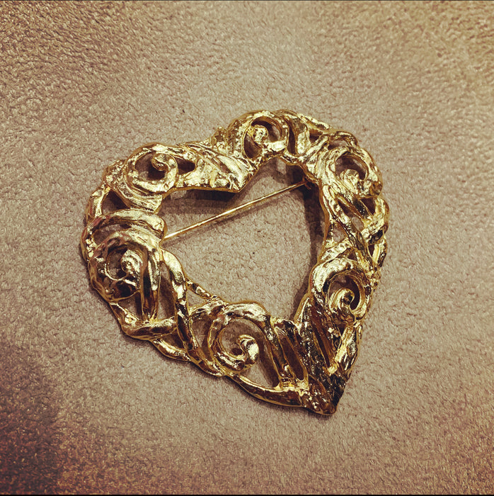 Gold filagree open heart brooch