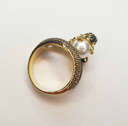 Frog on a pearl Ring - The Hirst Collection